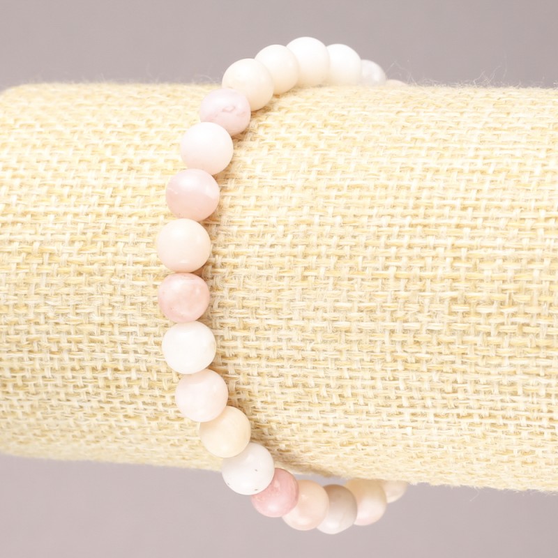 Bransoletka na gumce z naturalnego kamienia – różowy opal, gładka kulka, średnica ok. 6 mm