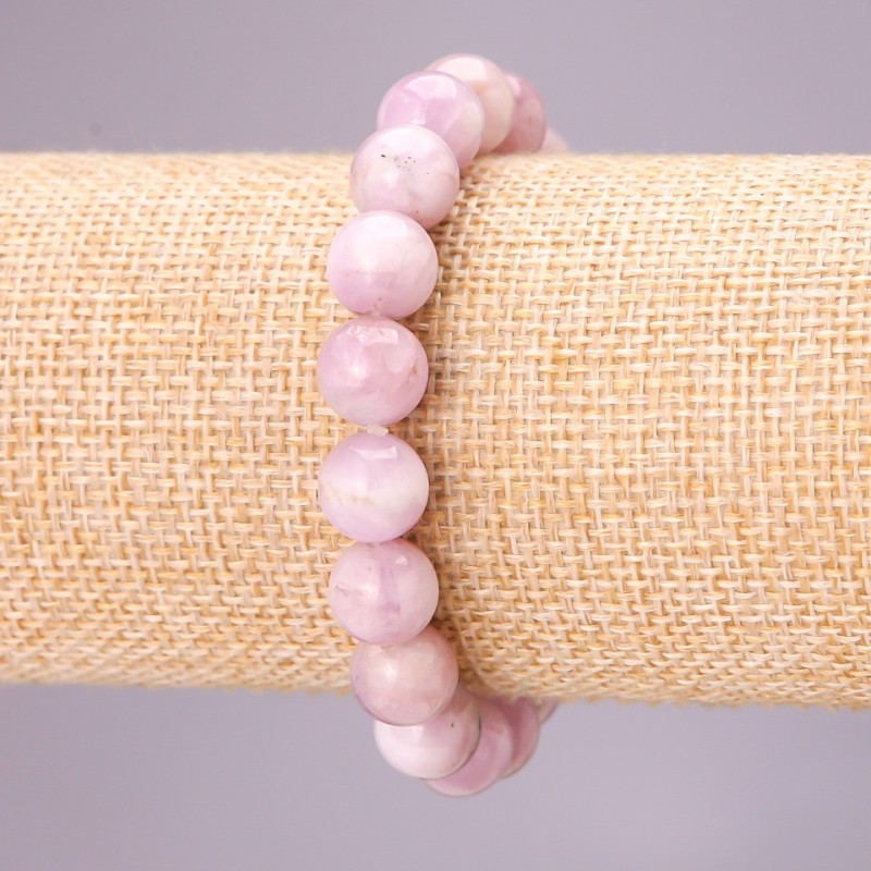 Bransoletka z naturalnego kamienia kunzytu na gumce, gładka kuleczka, średnica 10 mm (±), długość 18 cm
