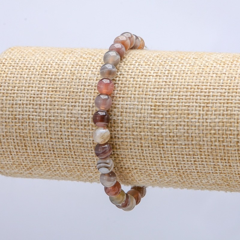 Bransoletka na elastycznej gumce z naturalnego agatu Botswany, gładkie kulki, średnica 6 mm, obwód 18 cm +