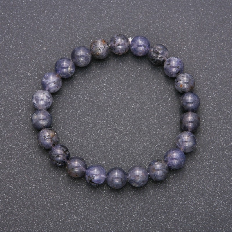 Bransoletka z naturalnego kamienia iolitu na elastycznej gumce, gładkie kulki o średnicy 8 mm (±), obwód 18 cm