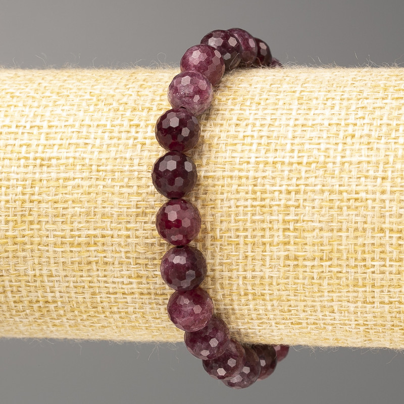 Bransoletka z rubelitu turmalinu, fasetowane kulki, średnica 8 mm, długość 18 cm (rozciągliwa)