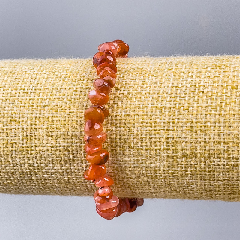Bransoletka z karneolu, naturalny kamień – drobne bryłki, średnica 8×4 mm, długość 18 cm (rozciągana)