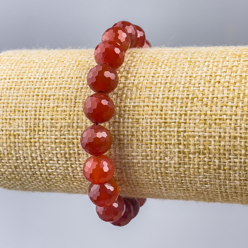 Bransoletka z karneolu – naturalny kamień, fasetowana kulka, średnica 10 mm ±, długość 18 cm (elastyczna)