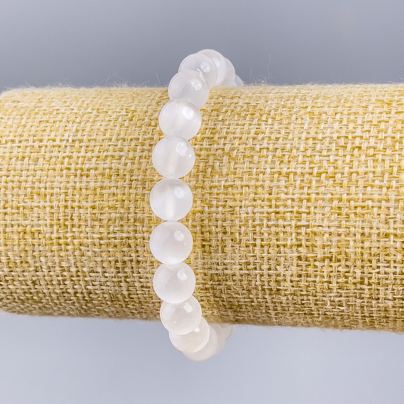 Bransoleta z naturalnego selenitu — naturalny kamień, gładkie kuleczki, średnica 8 mm, długość 18 cm (elastyczna)