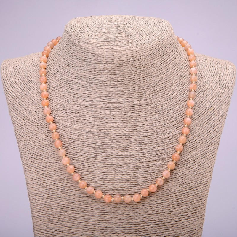 Naszyjnik z naturalnego selenitu, gładkie kulki, średnica około 6 mm, długość 48 cm