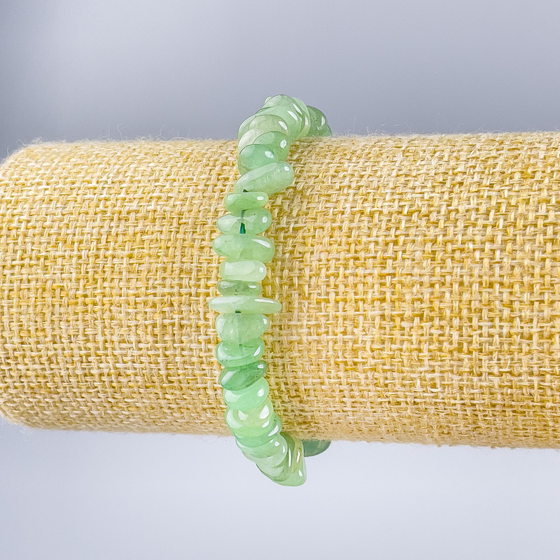 Bransoletka z naturalnego nefrytu, kawałki kamienia, o średnicy 7–10×5 mm, długość 18 cm (rozciągliwa)