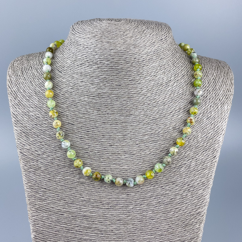 Naszyjnik z naturalnego kamienia Zielony opal, gładka kulka, średnica 7 mm, długość 52 cm +