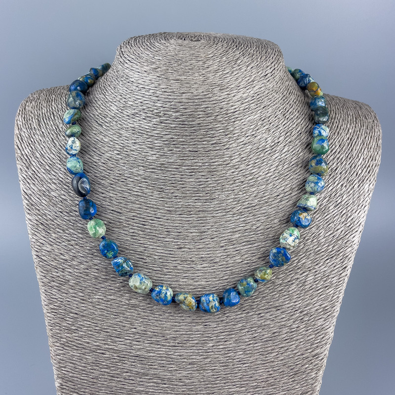 Naszyjnik z naturalnych kamieni: chryzokola i sodalit, fasetowane kuleczki 8×10 mm, długość 48 cm