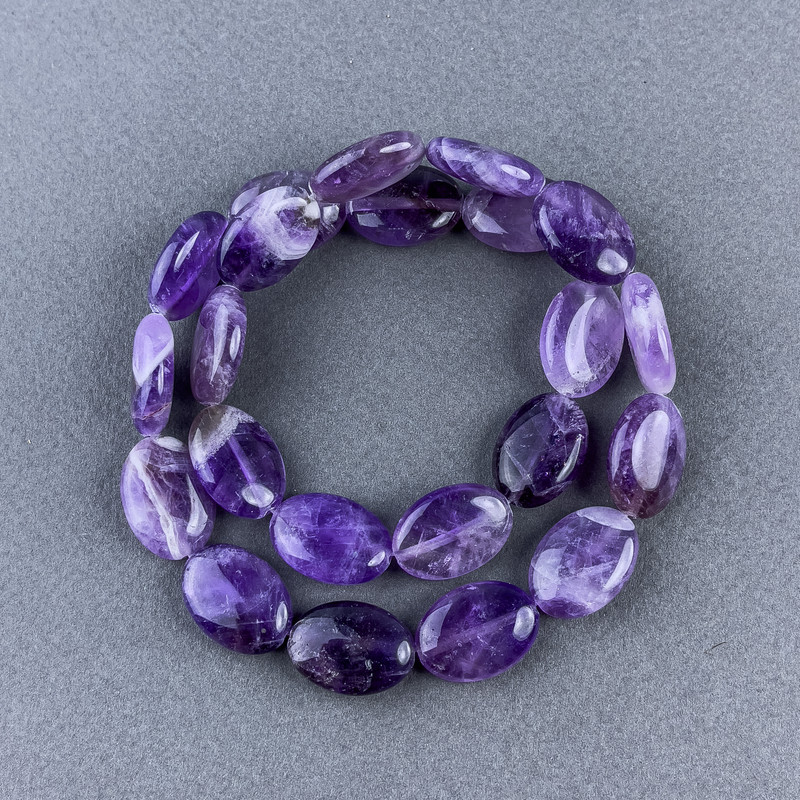 Koraliki z ametystu – naturalny kamień, owalne, rozmiar 13×18×6 mm, długość około 40 cm, na żyłce