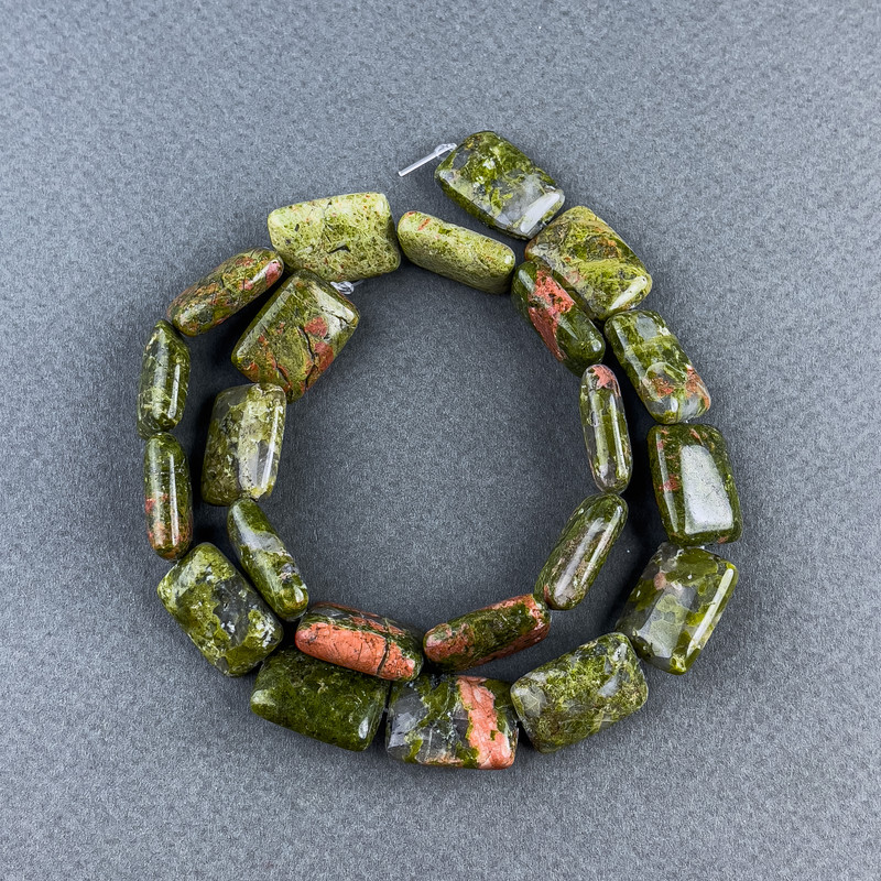 Koraliki z jaspisu heliotropowego, naturalny kamień, prostokątne, 13×18×6 mm, 5 mm +/-; długość około 40 cm +/- na żyłce