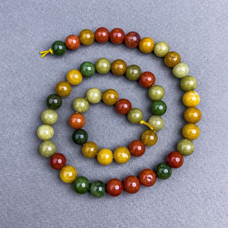 Koraliki z naturalnego kamienia — gładkie kule, średnica 8 mm ±, na nici, długość 39 cm ±