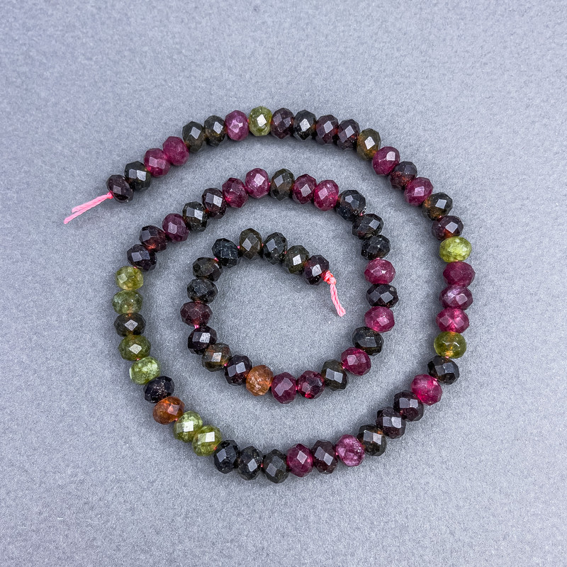 Koraliki z turmalinu, naturalny kamień, fasetowane, w kształcie rondela, średnica około 6×4,5 mm, na nici, długość 36 cm+