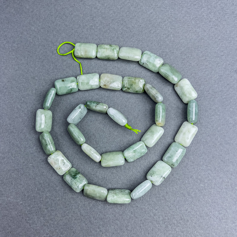 Koraliki z jadeitu birmańskiego, prostokątne, 12×8 mm, na nici, długość 39 cm+