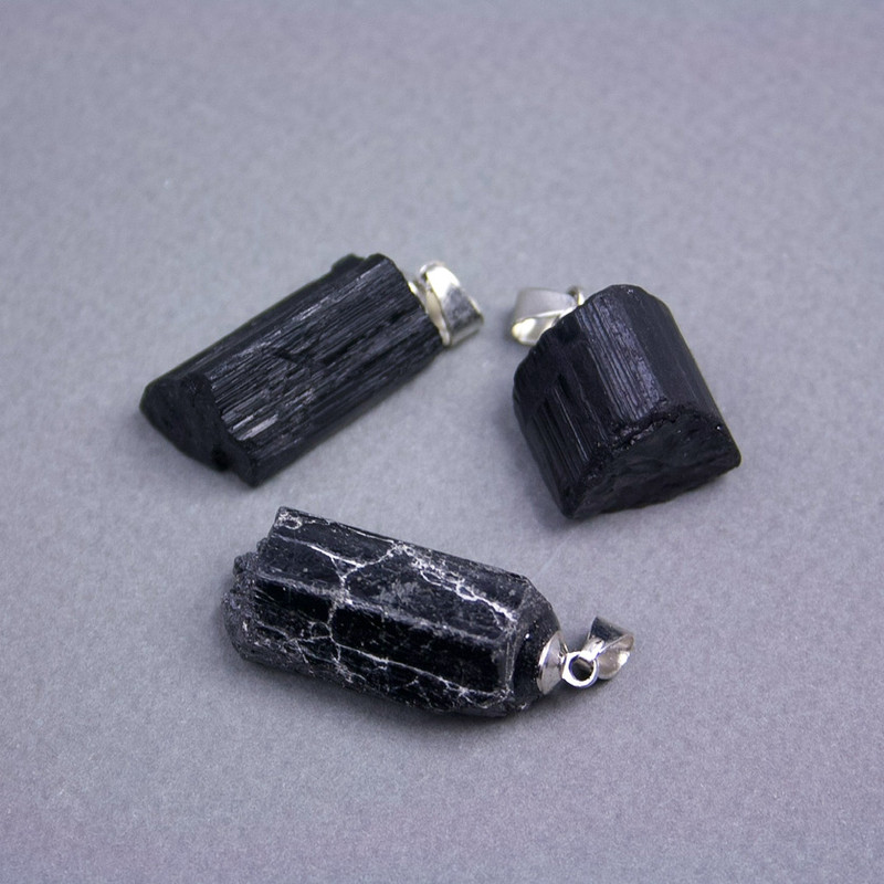 Wisiorek z naturalnego turmalinu Sherl 26x14 mm +