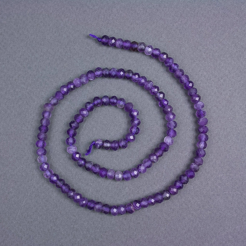 Koraliki ametystu z naturalnego kamienia, fasetowane w kształcie rondelków, średnica 5×3,5 mm na nici, długość 39 cm+