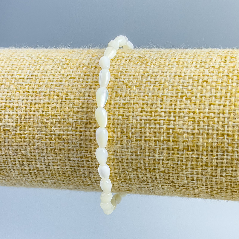 Bransoletka z koralików masy perłowej, średnica 4x7 mm, długość 18 cm (rozciągliwa)