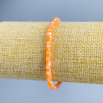 Bransoletka z barwionej masy perłowej w pomarańczowym odcieniu, dyskowe koraliki o średnicy 4×2 mm, długość 18 cm (na elastycznej gumce)
