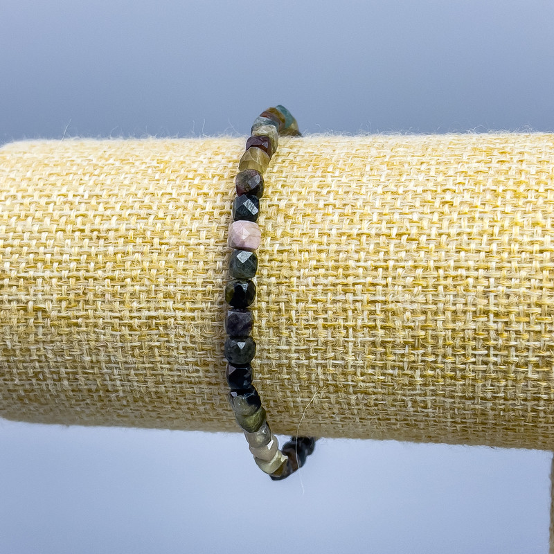 Bransoletka z turmalinu, naturalny kamień, fasetowane kostki, średnica 4×4 mm, długość 18 cm (rozciągliwa)