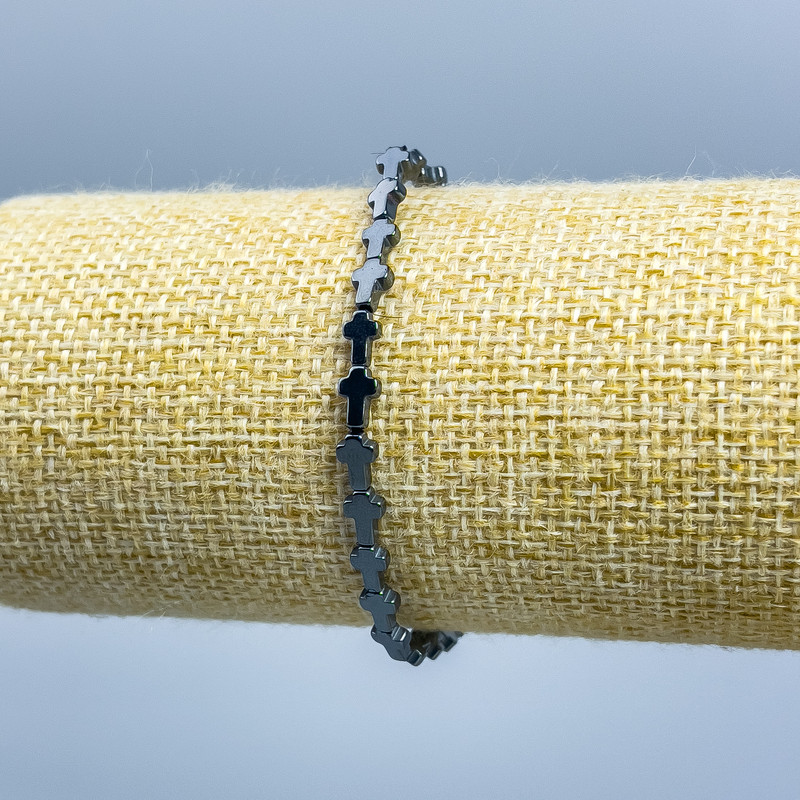 Bransoletka z hematytu „Krzyż”, średnica 6×4 mm, długość 18 cm (na elastycznej bazie)