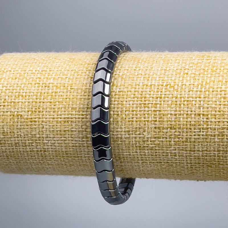 Bransoletka z hematitu «Zygzak» — średnica 5, 5×7, 5×5 mm, długość 18 cm (rozciągliwa)