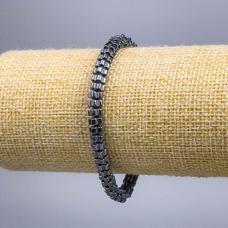 Bransoletka «Hematyt Kwiat», średnica 6×3 mm, długość 18 cm (elastyczna)
