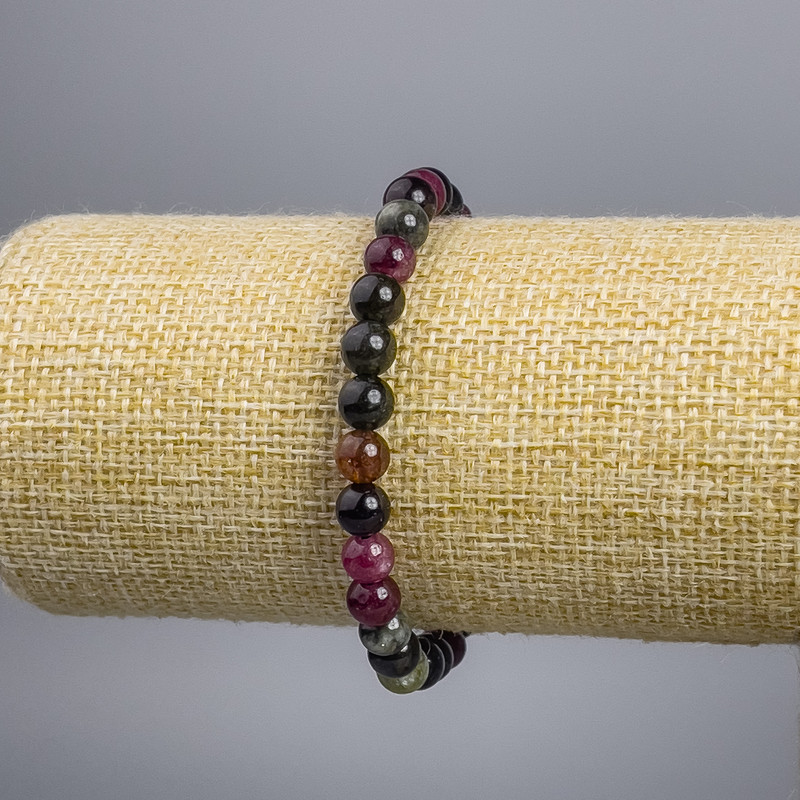 Bransoletka z turmalinu sztucznego – gładkie kuleczki, średnica około 6 mm, długość 18 cm, na elastycznej gumce