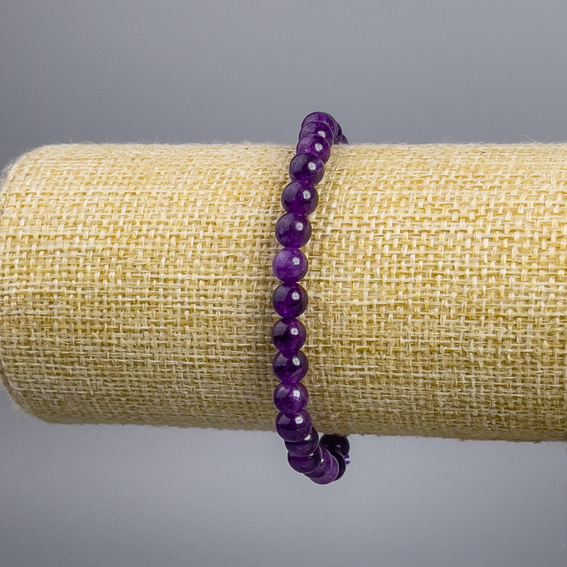 Bransoletka z sugilitu (sztuczny) gładka kulka, średnica około 6 mm, długość 18 cm, na elastycznej gumce