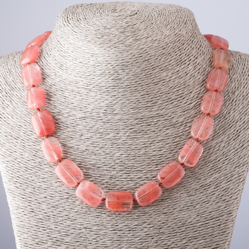 Naszyjnik z różowego chalcedonu, długość 46 cm, średnica 13×18 mm