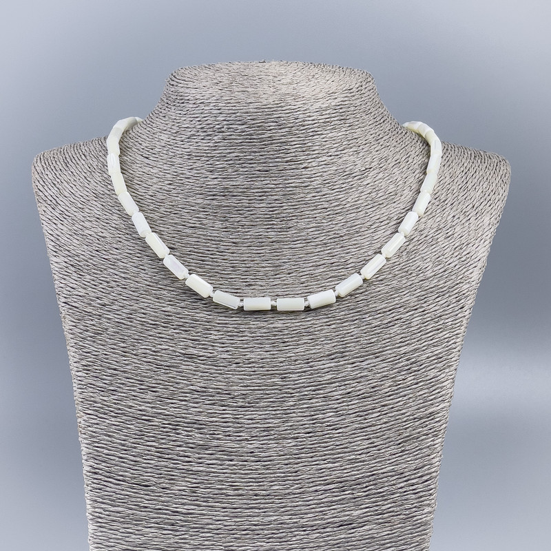 Naszyjnik z naturalnej białej masy perłowej, koraliki cylindryczne, średnica 5×10 mm, długość 50 cm