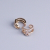 Kaf podwójny Xuping pozłocenie 18K białe cyrkonie Trójkąt 10x5mm +