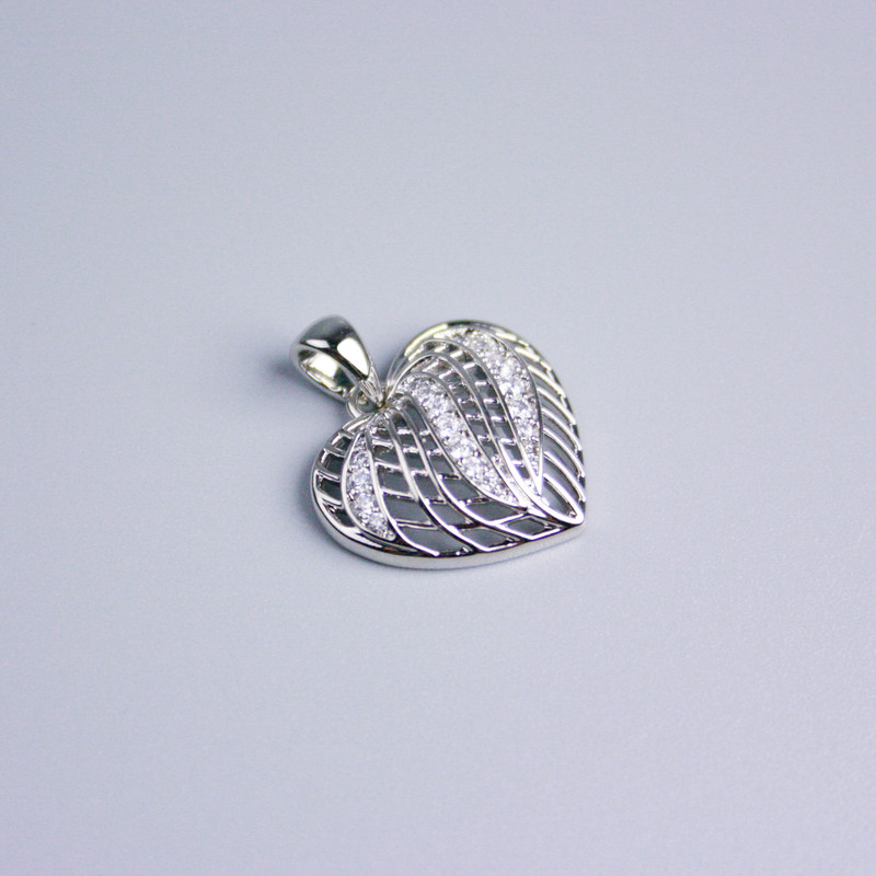 Wisiorek Xuping rhodiowany — serce z białymi cyrkoniami 15×17 mm+