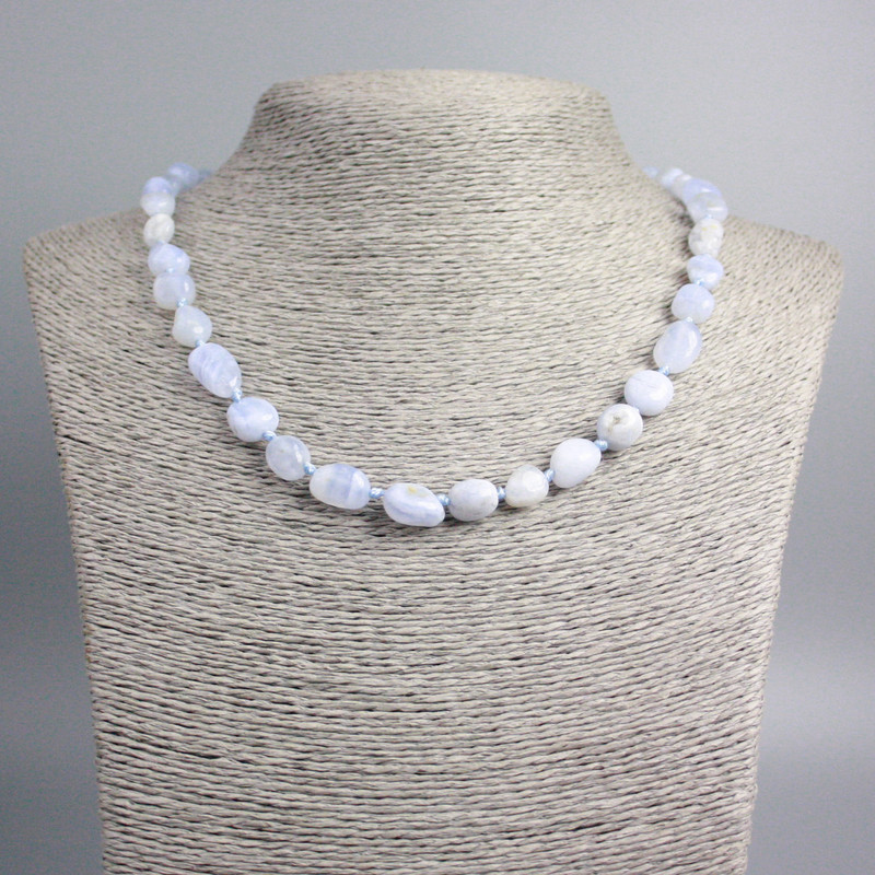 Naszyjnik z błękitnego agatu i chalcedonu, naturalny kamień – bryłki w formie galetów, średnica 12×9–8×7 mm, długość 48 cm ±