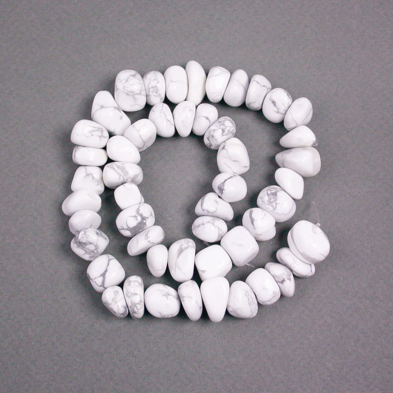 Koraliki na nitce z naturalnego kamienia Kaholongu, fasetowane, różne rozmiary, średnica 14x10-11x8 mm, długość około 39 cm