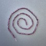 Koraliki na nitce z turmalinu, naturalny kamień, kostki sześcienne, wymiar 2,5×2,5 mm, długość 39 cm