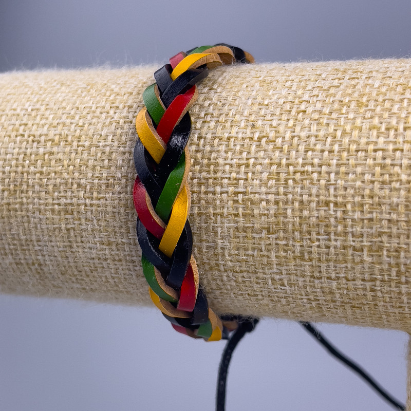 Bransoletka, długość 18–25 cm, grubość 10 mm, wielokolorowa ekoskóra, na ściąganym zapięciu