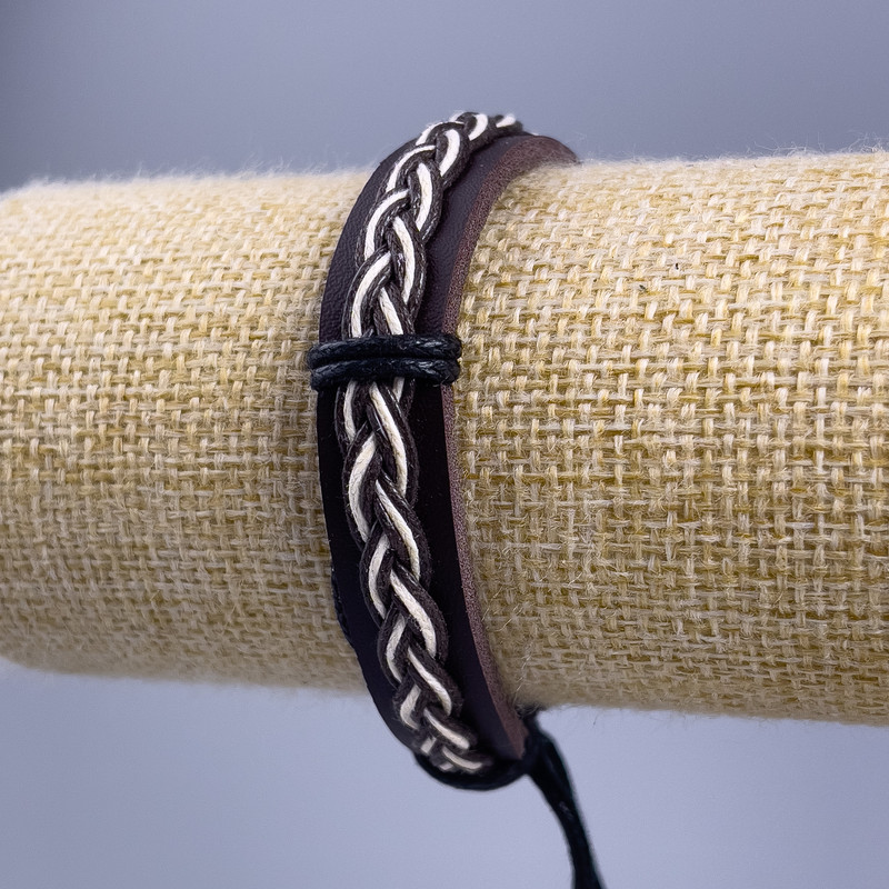 Bransoletka z ekoskóry, długość 18–25 cm, grubość 12 mm, kolor brązowy, z regulowanym zapięciem