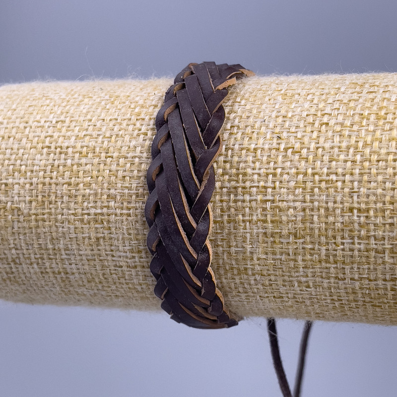 Bransoletka, długość 18–25 cm, grubość 14 mm, ekoskóra, kolor brązowy, na zapinku regulowanym