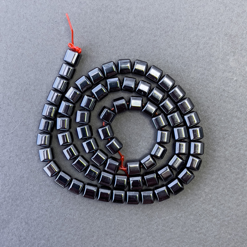 Koraliki hematytu w kostkach na nitce 5×6 mm