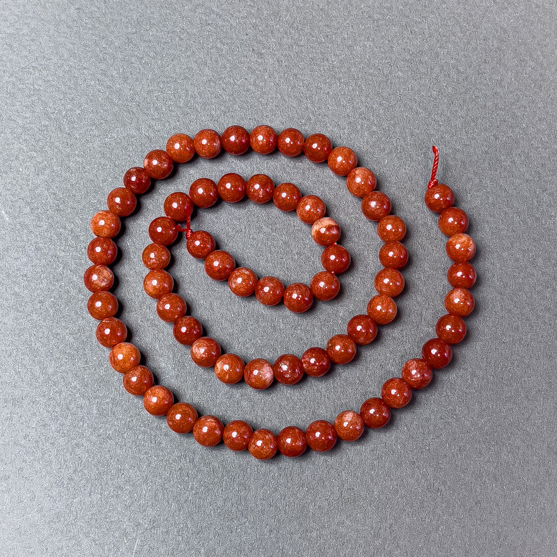 Koraliki czerwonego jaspisu (prasowane) gładkie kulki, średnica 6 mm, długość 39 cm na nitce