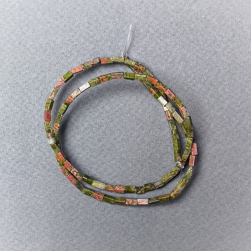 Koraliki z jaspisu heliotropowego, naturalne, prostokątne, średnica 2×4 mm, długość 38 cm na żyłce