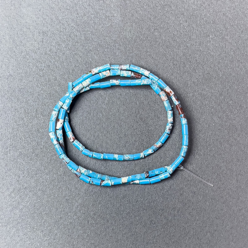 Koraliki z turkusowego varyscytu (prasowany), fasetowany, średnica 2×4 mm, długość ok. 38 cm, na żyłce