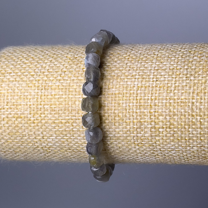 Bransoletka z labradorytu naturalnego, fasetowane sześcienne koraliki, średnica 6 mm, długość 18 cm (rozciągana)