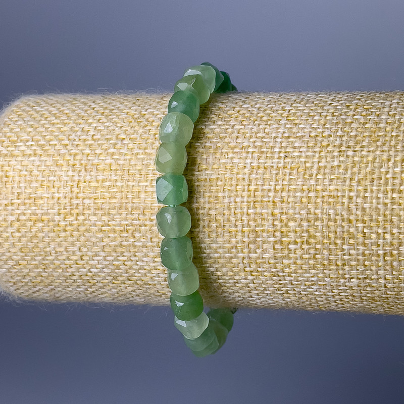 Bransoletka z nefrytu – naturalny kamień, fasetowane kostki, średnica 7 mm, długość 18 cm (elastyczna)
