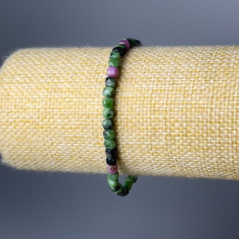 Bransoletka zoizyt z naturalnego kamienia, fasetowany sześcian o średnicy ok. 4 mm, długość 18 cm (elastyczna)