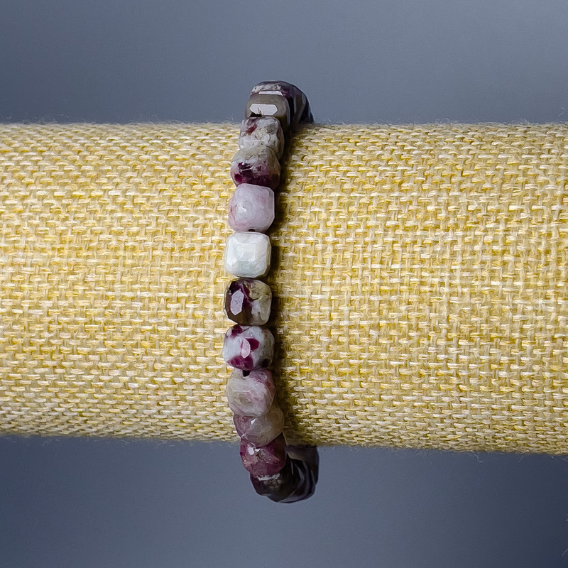 Bransoletka z turmalinu, naturalny kamień, fasetowane kostki, średnica 7 mm, długość 18 cm (elastyczna)