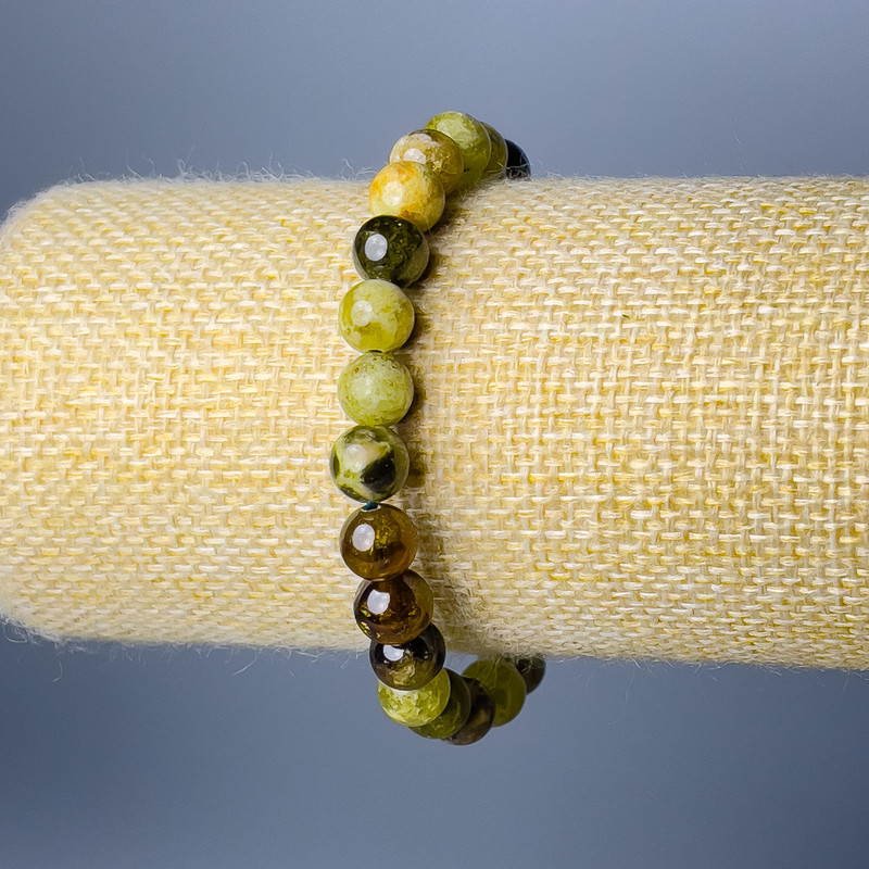 Bransoletka z zielonym granatem, naturalny kamień, gładka kulka, średnica 8 mm, długość 18 cm (elastyczna)