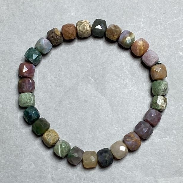 Bransoletka z zielonego jaspisu, naturalny kamień, fasetowane kostki, średnica 7 mm, długość 18 cm (na elastycznej gumce)