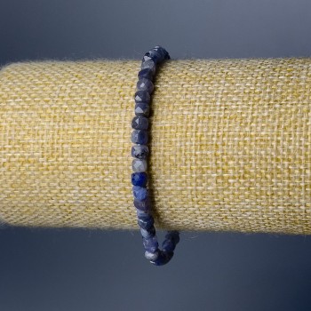 Bransoletka z iolitu naturalnego, fasetowana, o średnicy 4 mm, długość 18 cm (na elastycznej gumce)