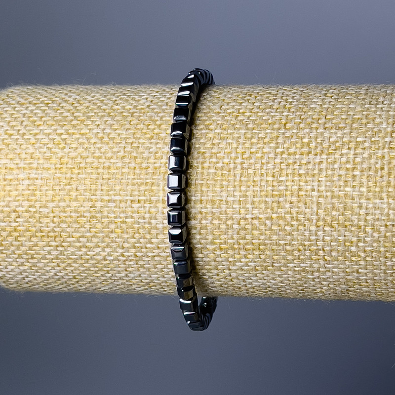 Bransoletka hematytu w kostkach, średnica 4 mm, długość 18 cm (rozciągliwa)