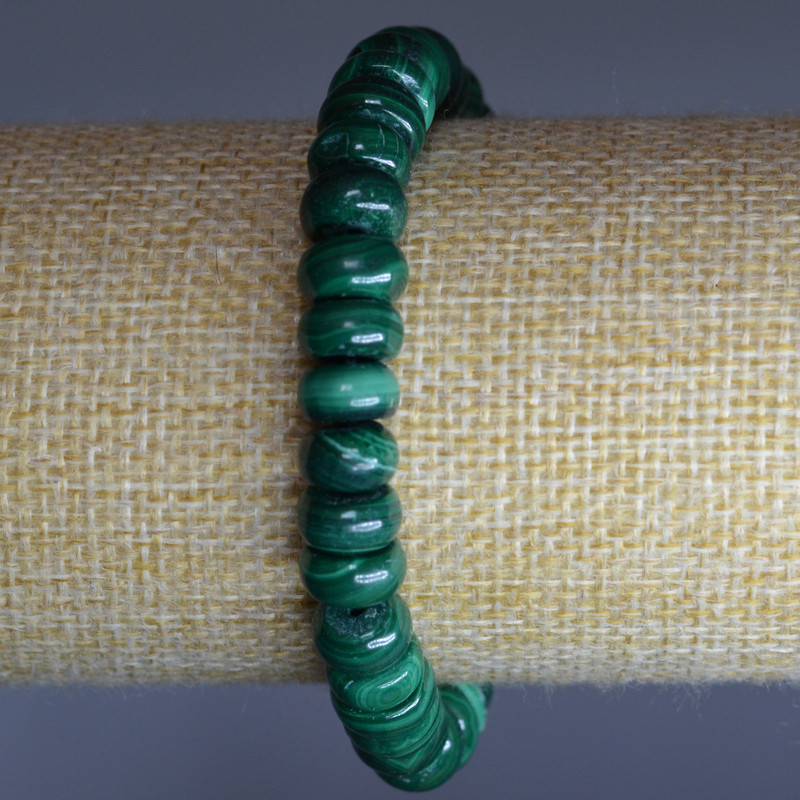 Bransoletka z naturalnego malachitu, gładkie koraliki w kształcie rondeli, średnica 9×5 mm, długość 18 cm (rozciągliwa)